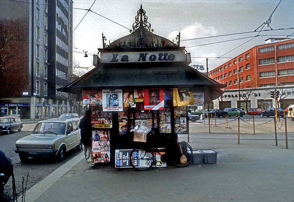 Milano_Viale_Corsica_edicola_1983